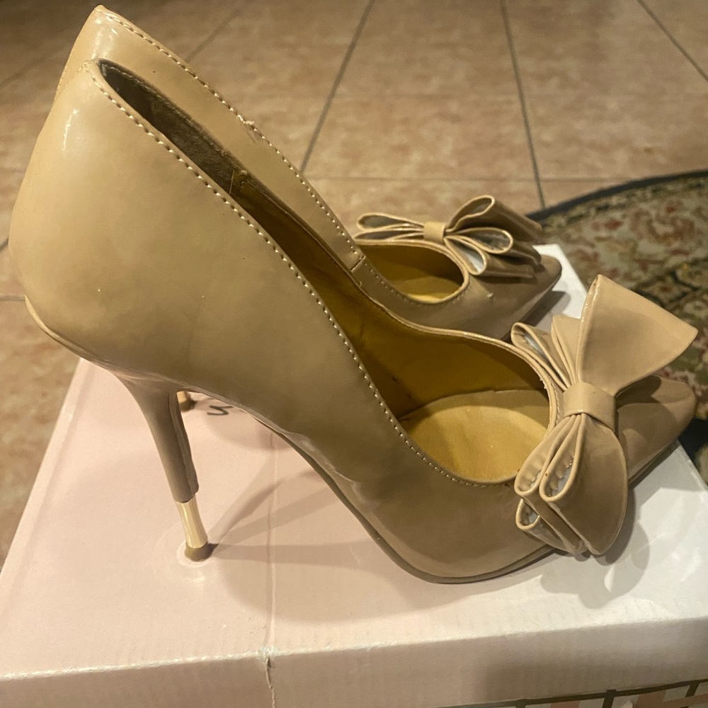 Beige, Gold-Tipped Leather Bow Tie Formal Heels